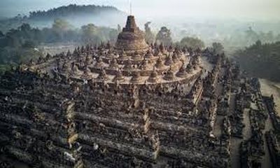 Candi Borobudur yang terletak di Magelang Jawa Tengah