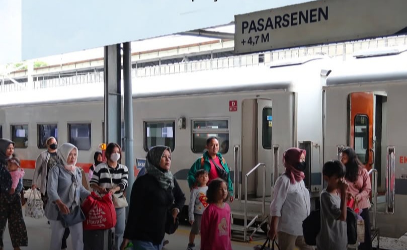 KAI Tingkatkan Keamanan dan Kenyamanan Penumpang Perempuan dan Anak. foto dok. ig@keretaapi kita KAI Tingkatkan Keamanan dan Kenyamanan Penumpang Perempuan dan Anak. foto dok. ig@keretaapi kita