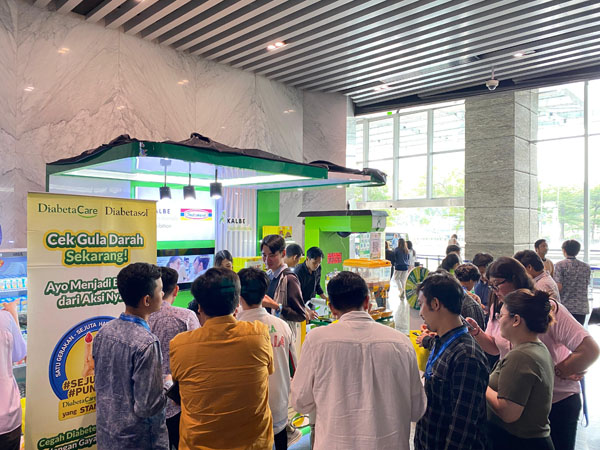Suasana acara ‘Bahagia Bareng Dia’ bersama Diabetasol di area perkantoran di Jakarta
