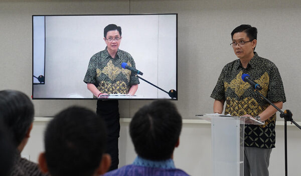 Christian Devi (Presiden Direktur PT Adhiluhur Cahaya Semesta) memberikan kata sambutan dalam acara Topping Off Sekolah ACS Jakarta West Campus di BSD City. foto dok. sinar mas land